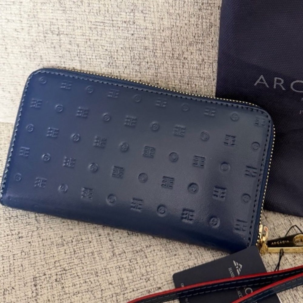 Arcadia Italian blue embossed leather wristlet Wallet - Picture 3 of 7